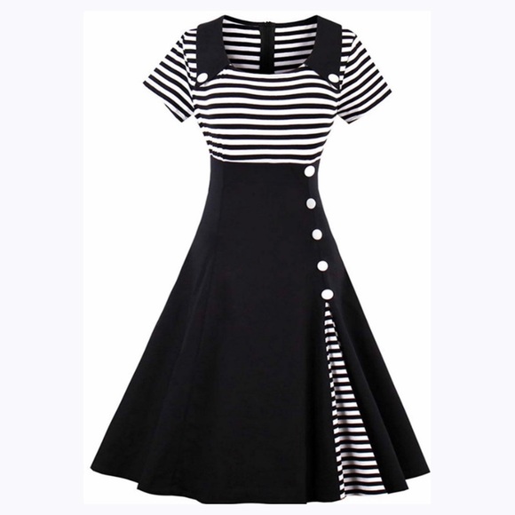 Dresses & Skirts - 4/$20 Black & White Retro Vibed Dress